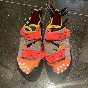 La Sportiva Tarantula  climbing shoes